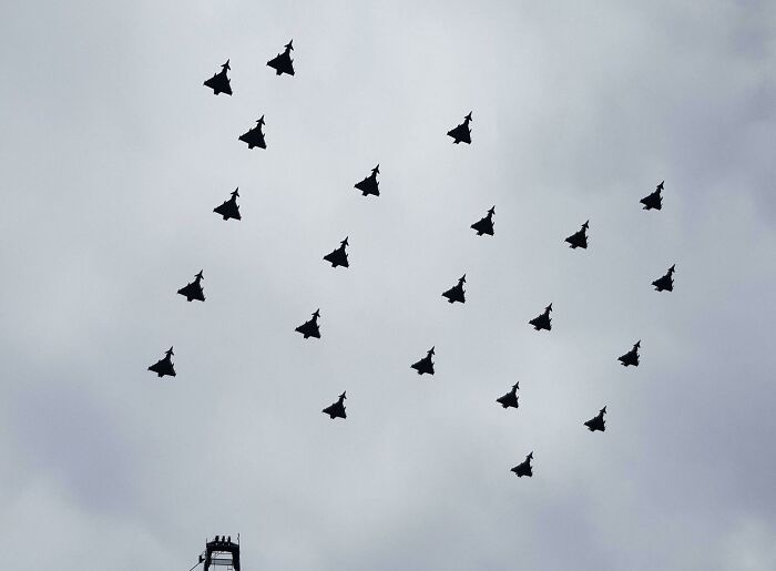 100 Years Of The Raf Spelled Out By 22 Eurofighter Typhoons Over Buckingham Palace