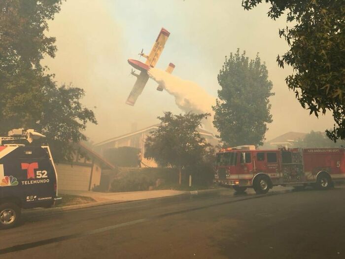 Unbelievable Aerial Fire Fighting Efforts In Woolsey Fire In California