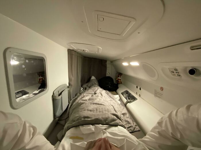 Boeing 787 Crew Rest. It’s Above The Heads On The 1st Class Passengers And It’s Cozy Asf!
