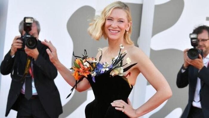 Cate Blanchett Leans On Tiny Photographer