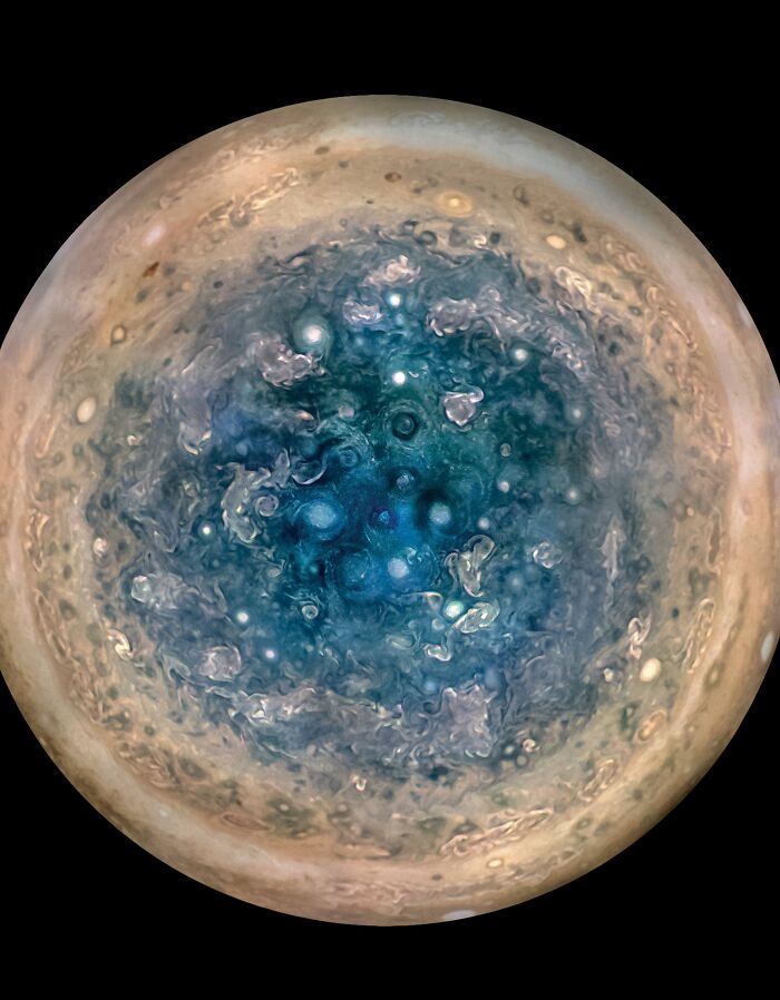 La primera foto nunca antes hecha del polo sur de Jupiter