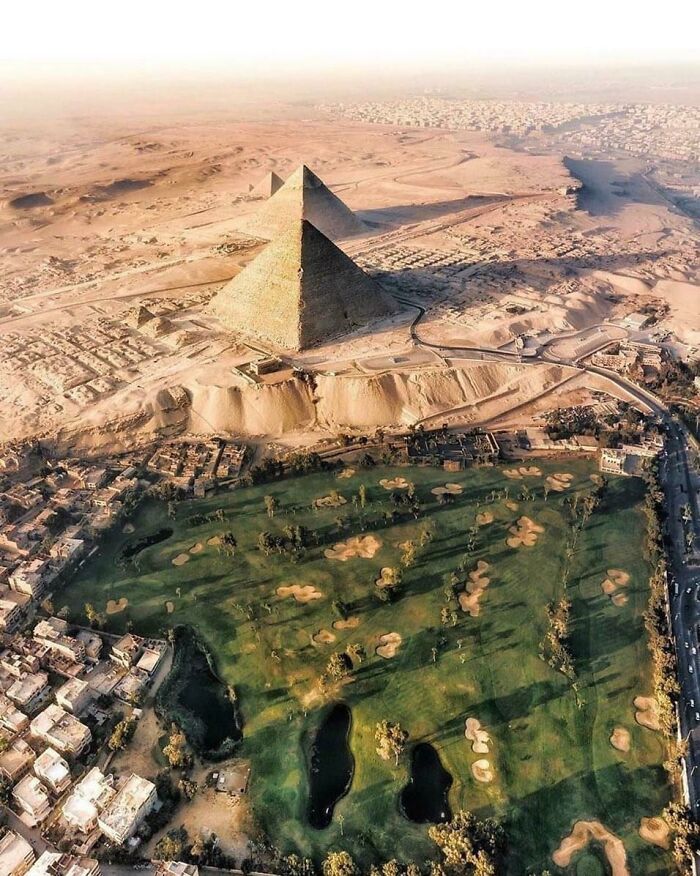 Campo de golf junto a las pirámides de Giza