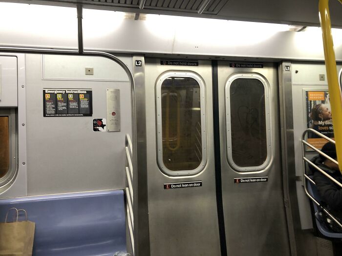 Ad Free Subways Make The Inside Look Larger And Lighter