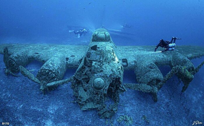 B17 Bomber 72m Underwater