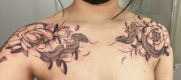 snake shoulder tattoo