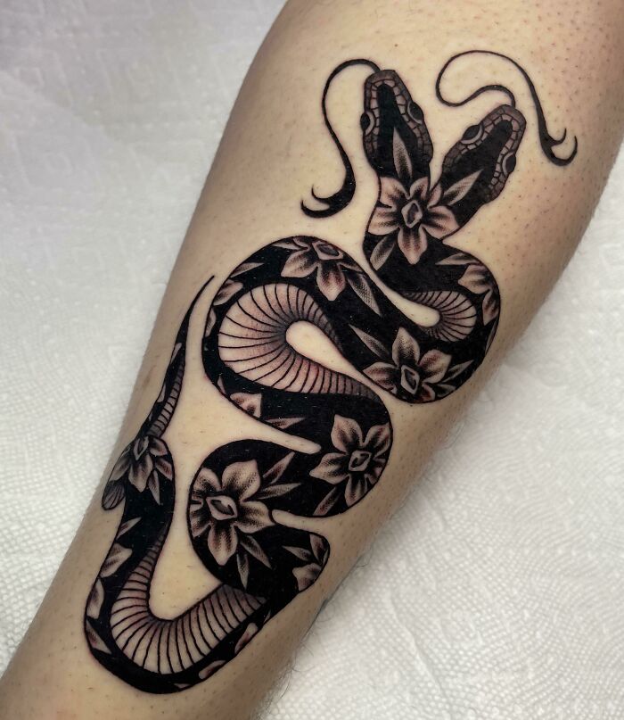 Snake leg all healed by jaechang at Tattoopeople Toronto : r/tattoos