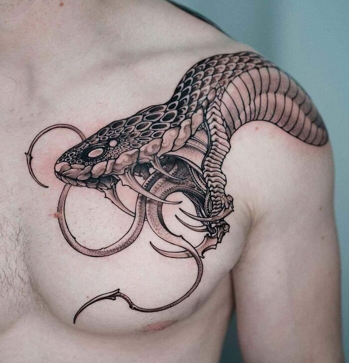 snake shoulder tattoo