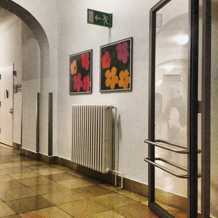 Great-Art-In-Ugly-Rooms