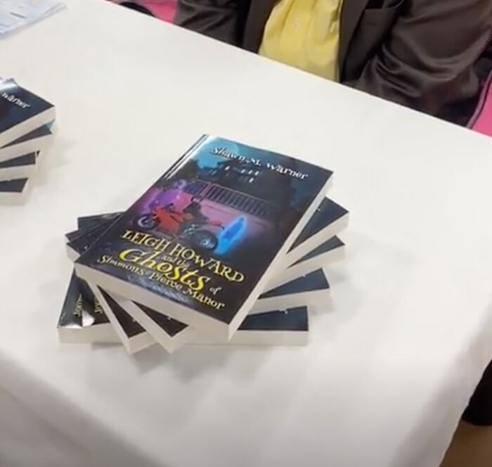 “Defeated” Author Becomes An Overnight Sensation After A TikTok Of Him Goes Viral “Defeated” Author Becomes An Overnight Sensation After A TikTok Of Him Goes Viral