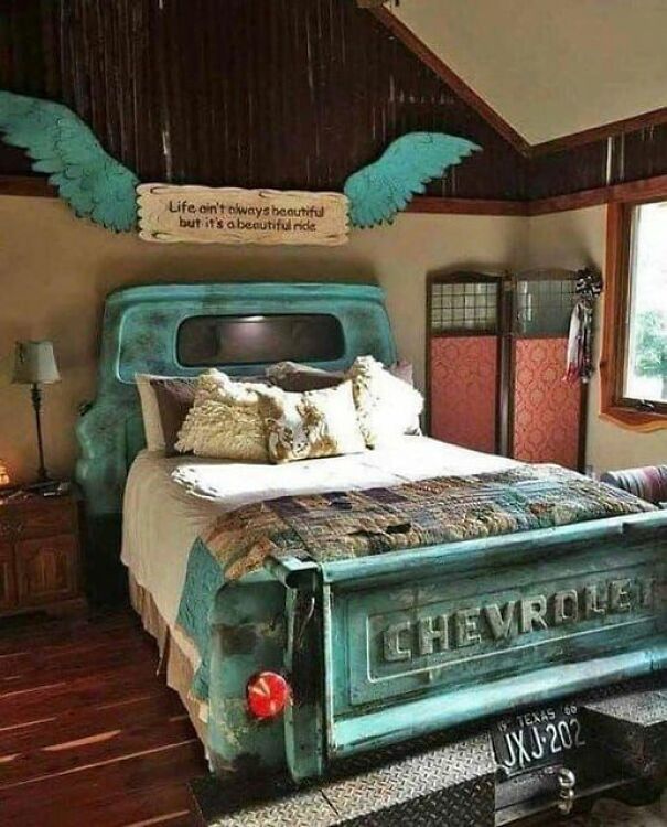 Bedrooms-With-Threatening-Auras-Photos