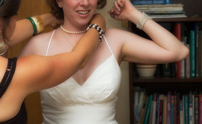 Brother Flips Expensive Gift Meant For Sister’s Wedding After She Mistreats His GF Thrice Brother Flips Expensive Gift Meant For Sister’s Wedding After She Mistreats His GF Thrice