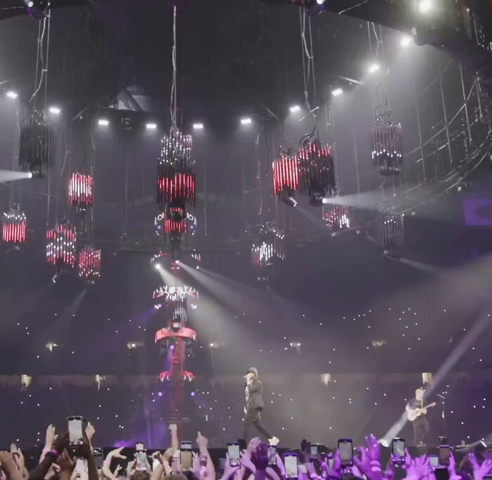 Unexpected Duo Leaves Fans Stunned As Eminem Steps On Stage At Ed Sheeran Concert Unexpected Duo Leaves Fans Stunned As Eminem Steps On Stage At Ed Sheeran Concert