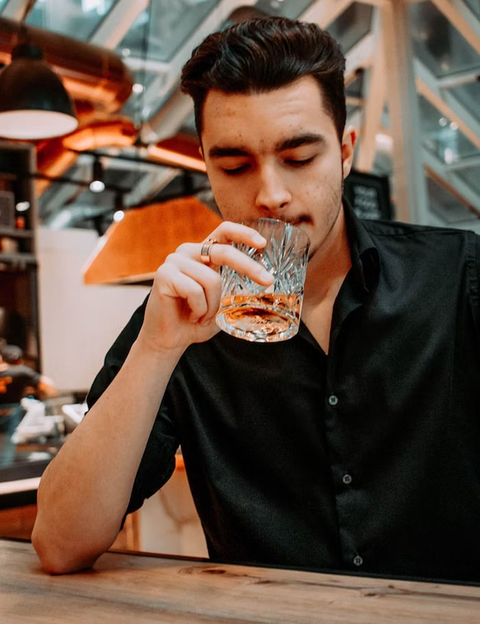 “Invisible Lat Syndrome”: 35 Red Flags That Men See In Other Men, As Shared In This Thread