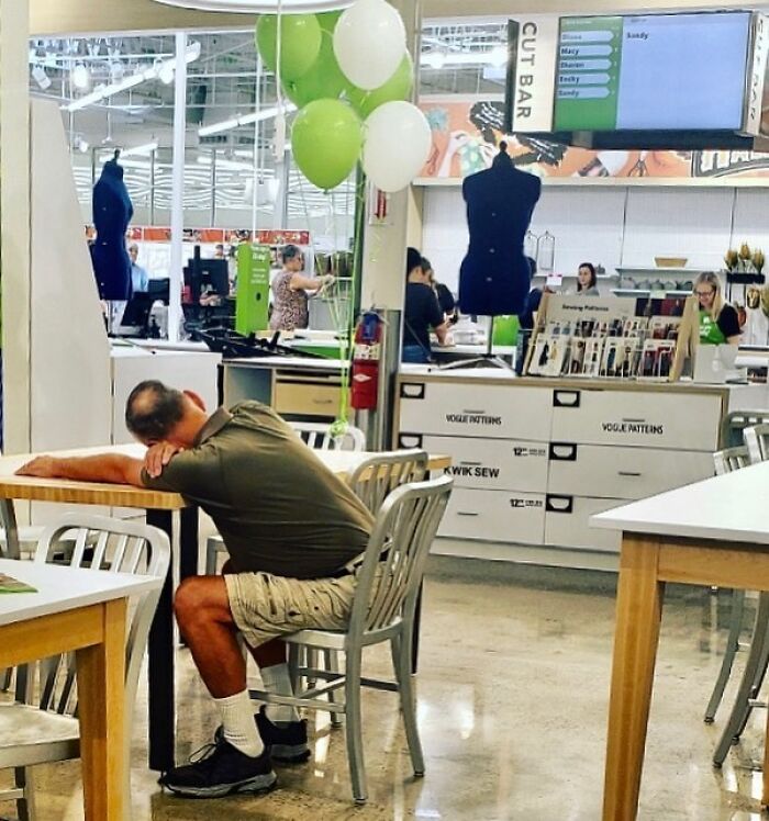 Funny-Miserable-Men-Waiting-Women-Shopping