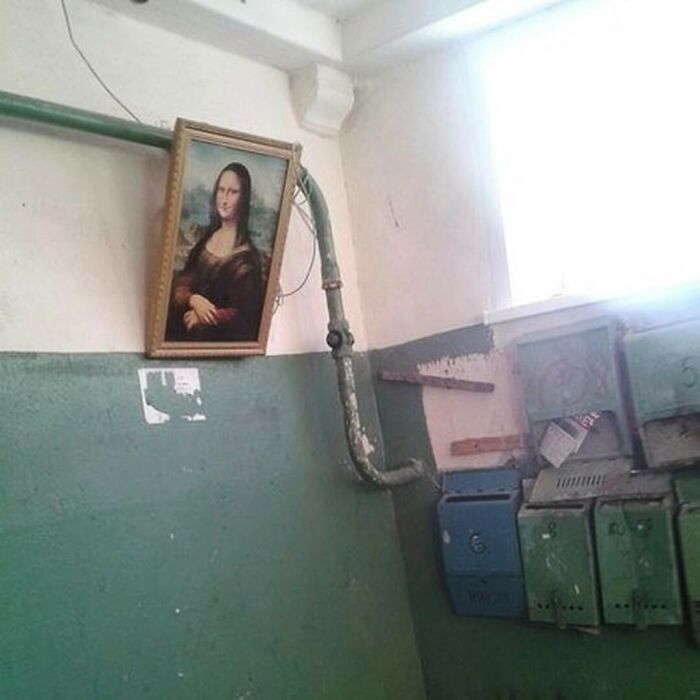 Great-Art-In-Ugly-Rooms