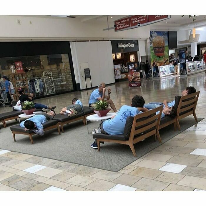 Funny-Miserable-Men-Waiting-Women-Shopping