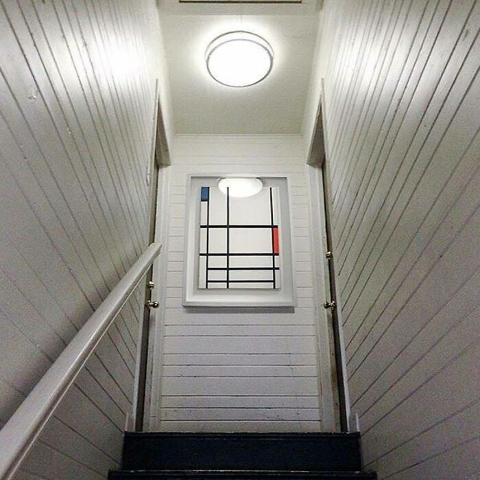 Great-Art-In-Ugly-Rooms