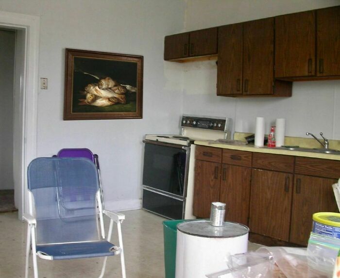 Great-Art-In-Ugly-Rooms