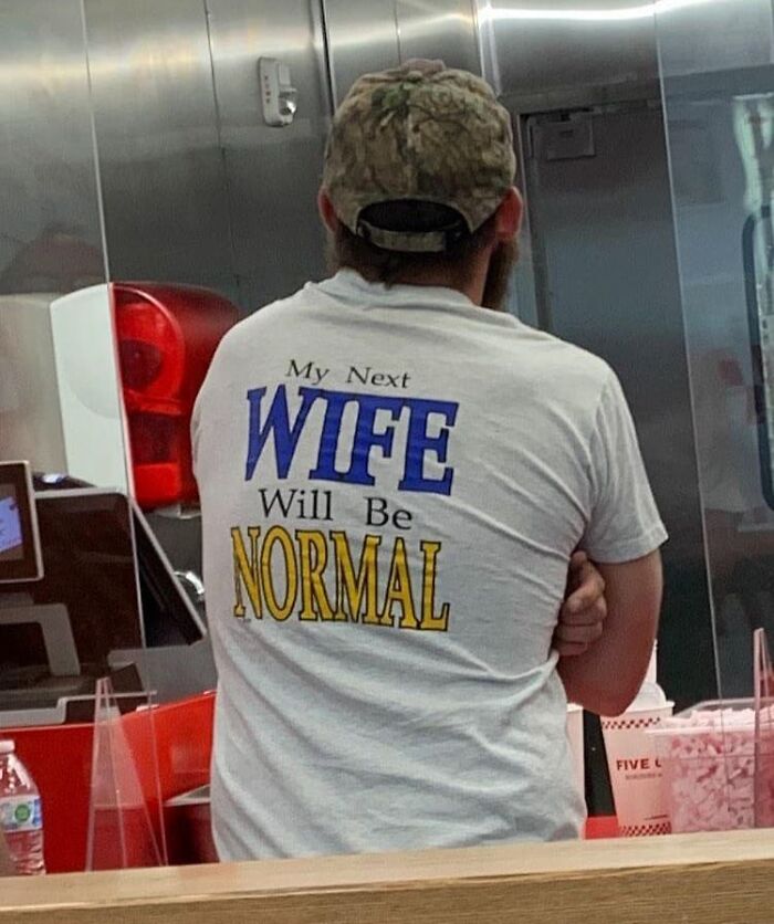 50 Times People Spotted The Most ‘Cursed Shirts’ In The Wild And Had To Share Them Online