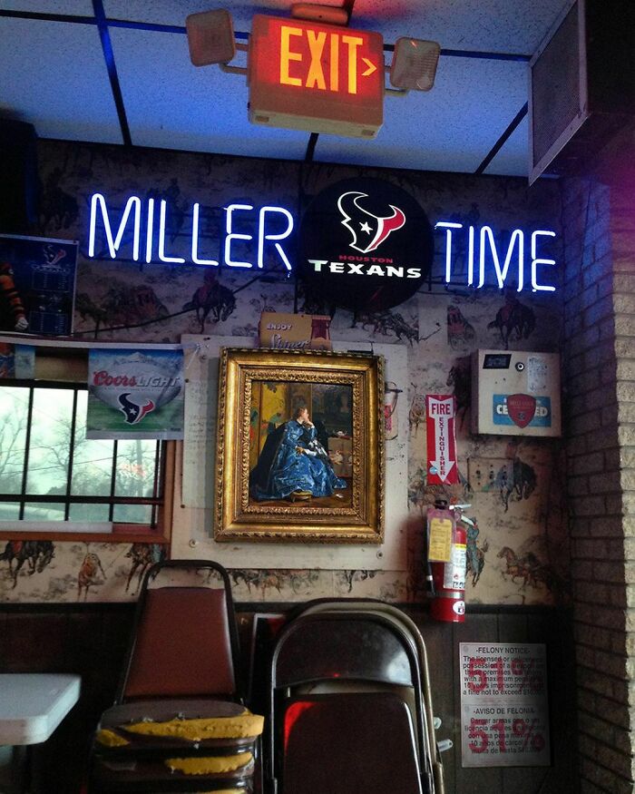 Great-Art-In-Ugly-Rooms