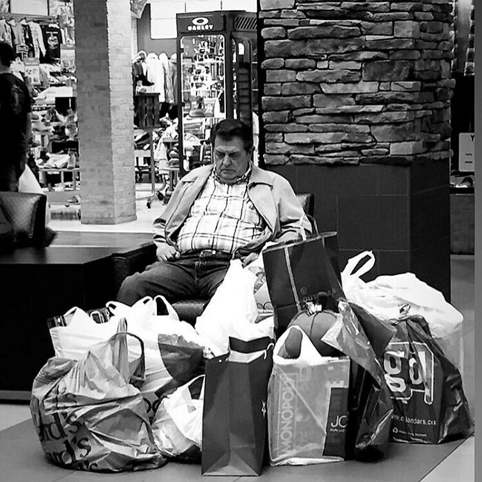 Funny-Miserable-Men-Waiting-Women-Shopping