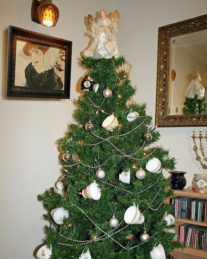 Great-Art-In-Ugly-Rooms