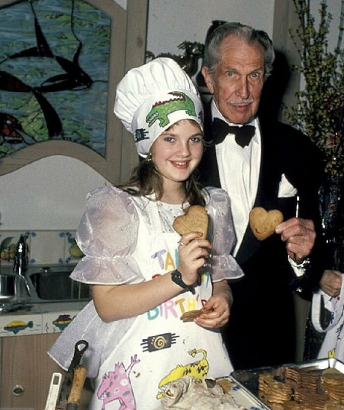 Vincent Price And Drew Barrymore Make Cookies (1986)