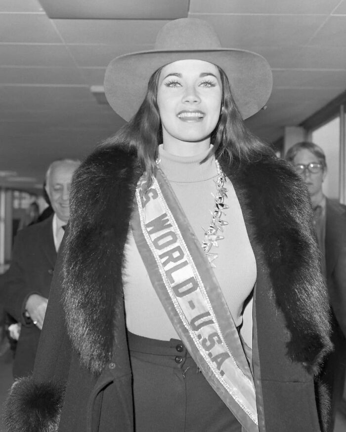 Lynda Carter Arriving At London Airport For The Miss World Contest At Royal Albert Hall, 1972