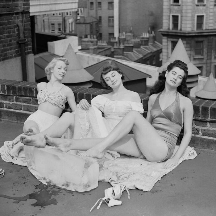 Audrey Hepburn With Her Fellow Chorus Girls, Aus Johanssen And Enid Smeedon, On The Rooftop Of London’s Cambridge Theater, 1949