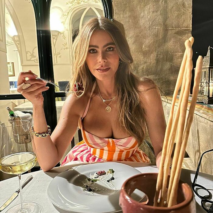 Sofía Vergara Breaks Up With Husband, Fans Suspect Something Was Up Sofía Vergara Breaks Up With Husband, Fans Suspect Something Was Up