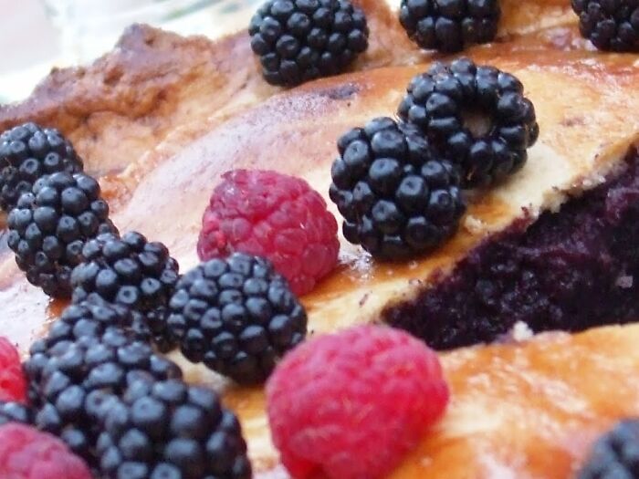 Make And Taste Fabulous Wild Blackberry And Raspberry Cakess