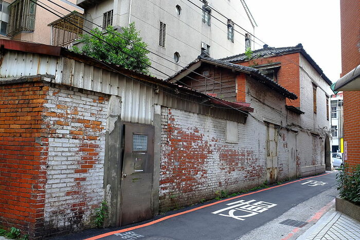 “When The Restrooms Have Blue Lights”: Netizens Share 30 Ways To Identify Bad Neighborhoods