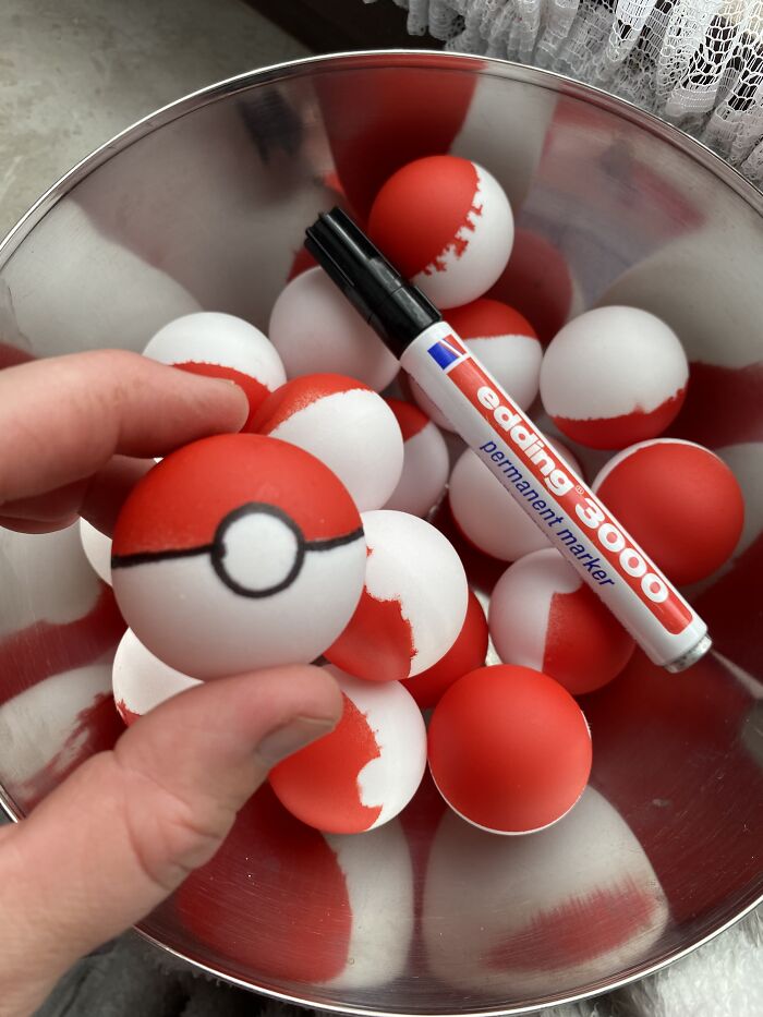 Tiny Project Compared To The Others, But: Pokeballs For My Sons Birthday Party