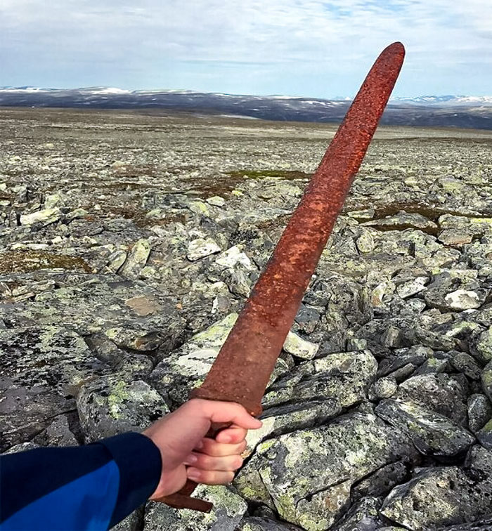In 2017, A Reindeer Hunter Found A Perfectly-Preserved Viking Sword In The Mountains Of Norway, Which Was Just Sticking Out Among The Stones
