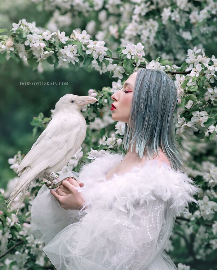 Photographer Creates Stunning Photo Shoots To Highlight The Close Bond Between Humans And Animals (New Pics)