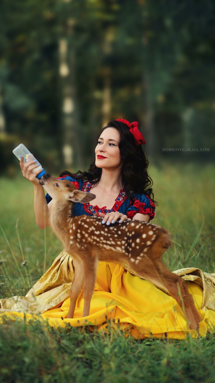 Photographer Creates Stunning Photo Shoots To Highlight The Close Bond Between Humans And Animals (New Pics)