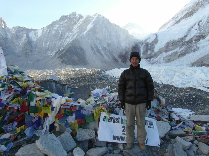 Spending 12 Days Trekking To Everest Base Camp With The Joyful Presence Of A Four-Legged Friend (8 Pics)