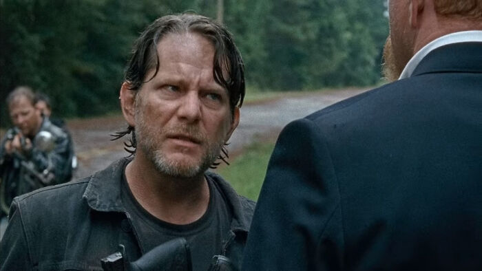 Bud looking straight to the eyes