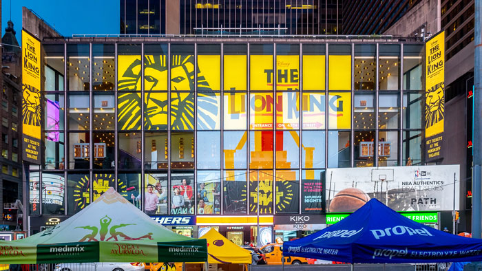 Woman Wreaks Petty Revenge On Fellow Theatergoer After Continuously Getting Elbowed During The Show Woman Wreaks Petty Revenge On Fellow Theatergoer After Continuously Getting Elbowed During The Show