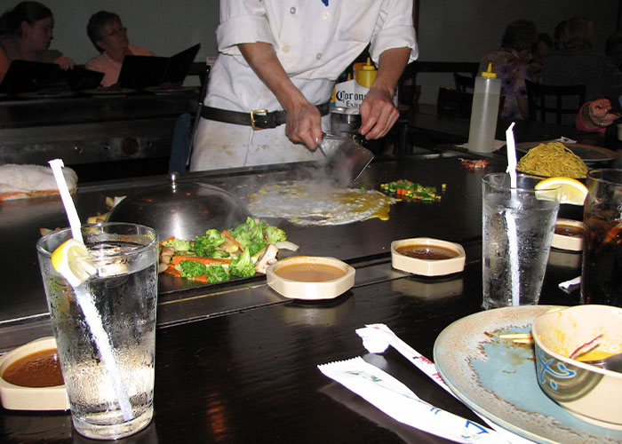 Woman Doesn’t See Anything Wrong With Ordering Burger King To A Restaurant, Gets A Reality Check Woman Doesn’t See Anything Wrong With Ordering Burger King To A Restaurant, Gets A Reality Check