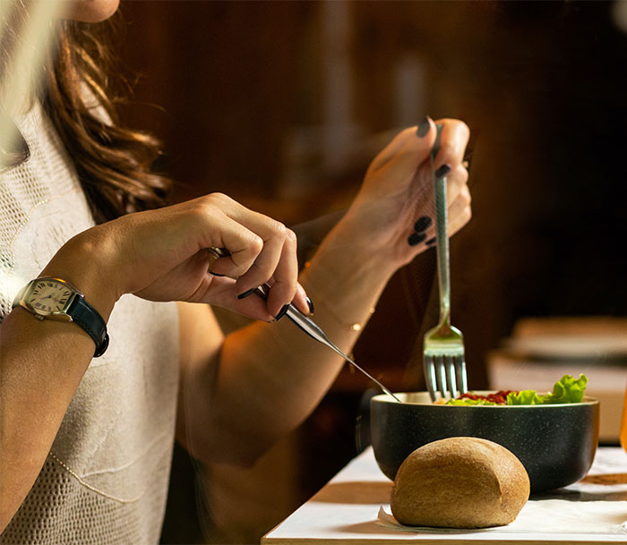 Woman Doesn’t See Anything Wrong With Ordering Burger King To A Restaurant, Gets A Reality Check Woman Doesn’t See Anything Wrong With Ordering Burger King To A Restaurant, Gets A Reality Check