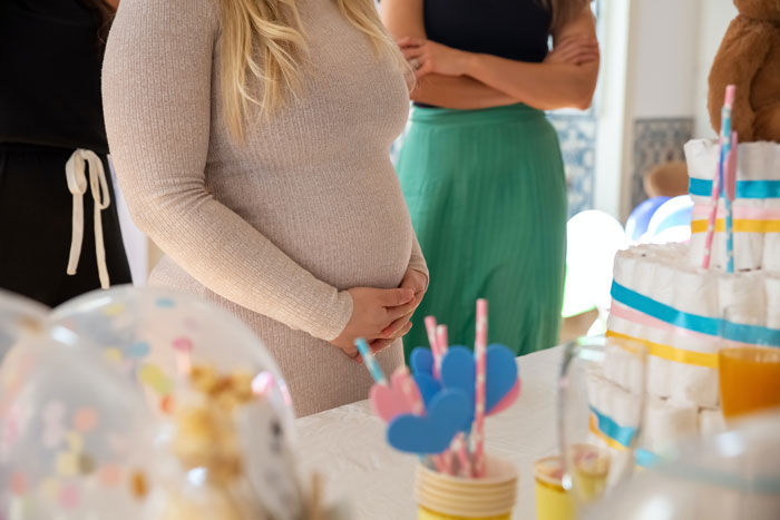 Sister Tries To Steal Woman’s Baby Shower Thunder, Gets Politely Told To Shut It