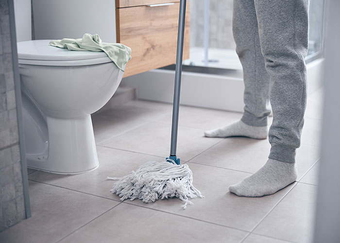 “The Bathroom Floor Was Suddenly Always Wet”: BF Keeps Missing The Toilet, GF Gets Resourceful “The Bathroom Floor Was Suddenly Always Wet”: BF Keeps Missing The Toilet, GF Gets Resourceful