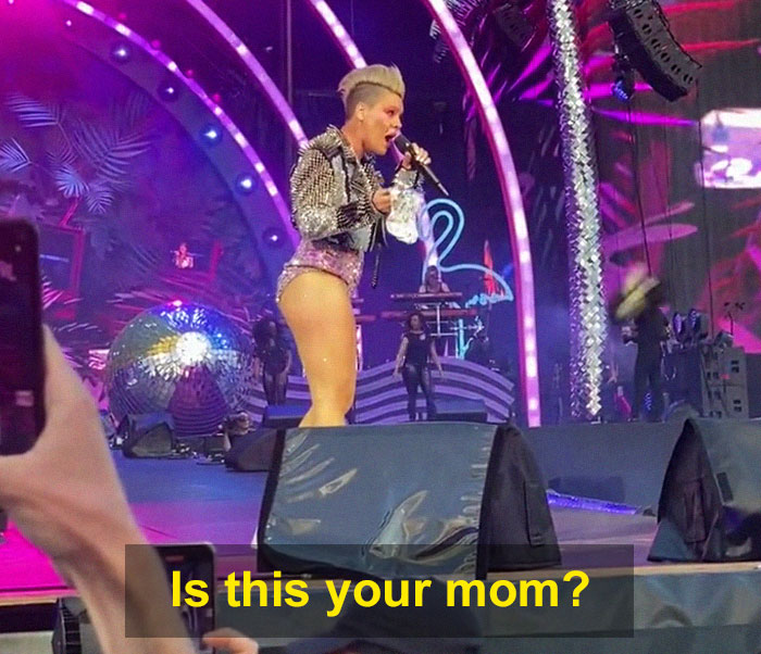 Cardi B Was Splashed By A Drink Thrown By Fan While She Was Performing, So She Fought Back Cardi B Was Splashed By A Drink Thrown By Fan While She Was Performing, So She Fought Back