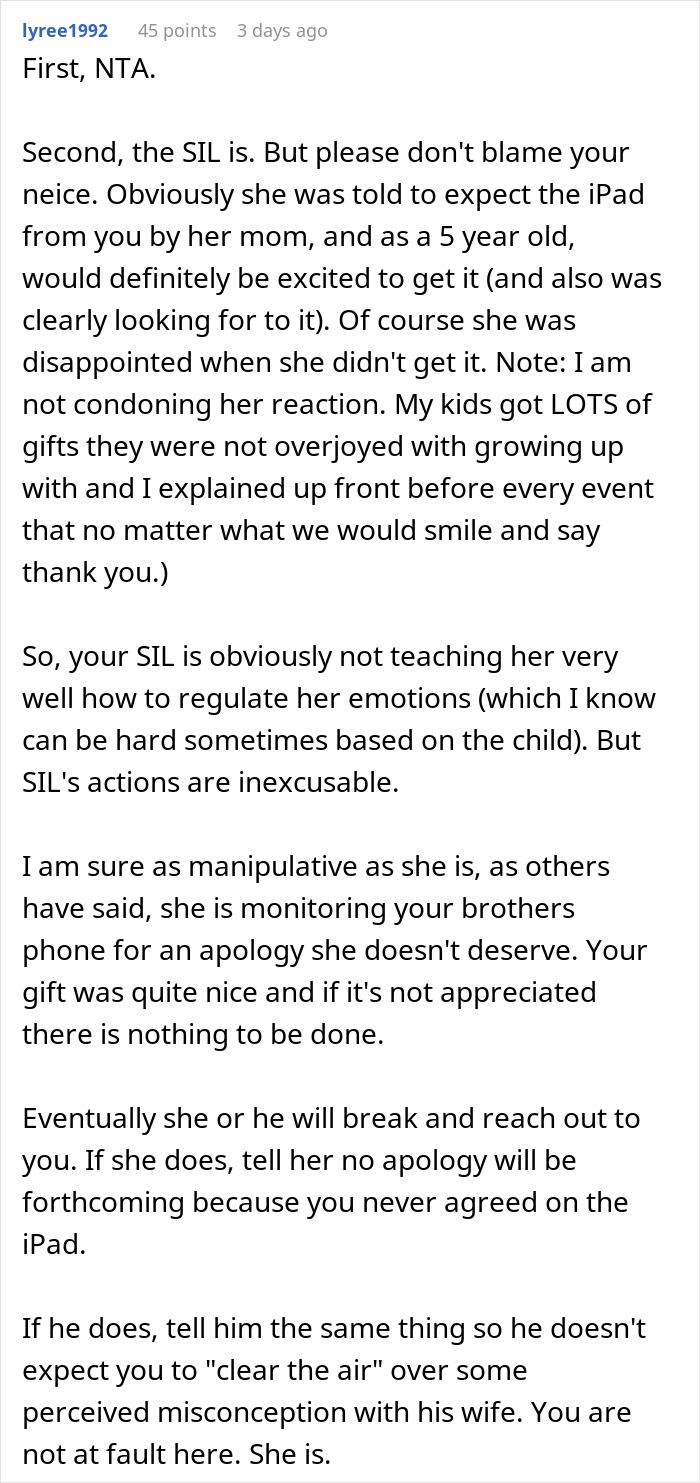 “I Simply Left”: Guy’s Wholesome Birthday Gift For Niece Makes Him An Unwelcome Guest “I Simply Left”: Guy’s Wholesome Birthday Gift For Niece Makes Him An Unwelcome Guest