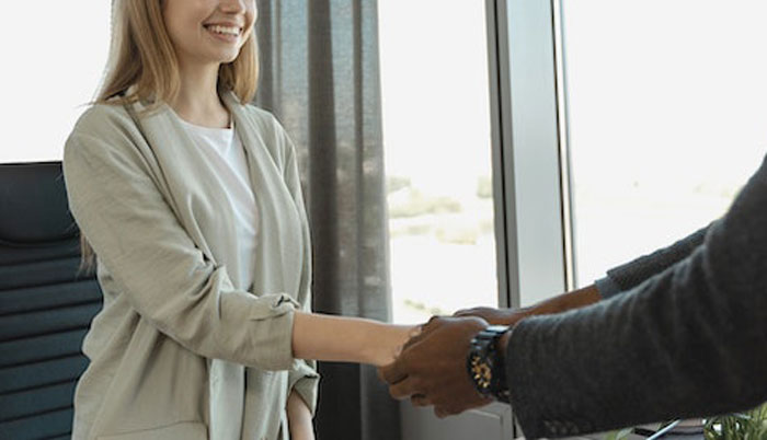 The Internet Tells Worker To Run For The Hills After She Shares What Her Boss Told Her The Internet Tells Worker To Run For The Hills After She Shares What Her Boss Told Her