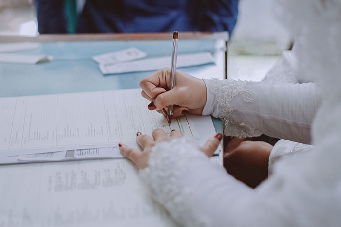 "What’s The Cringiest Thing You’ve Seen A Bride And Groom Do For Their Wedding?" (40 Answers)