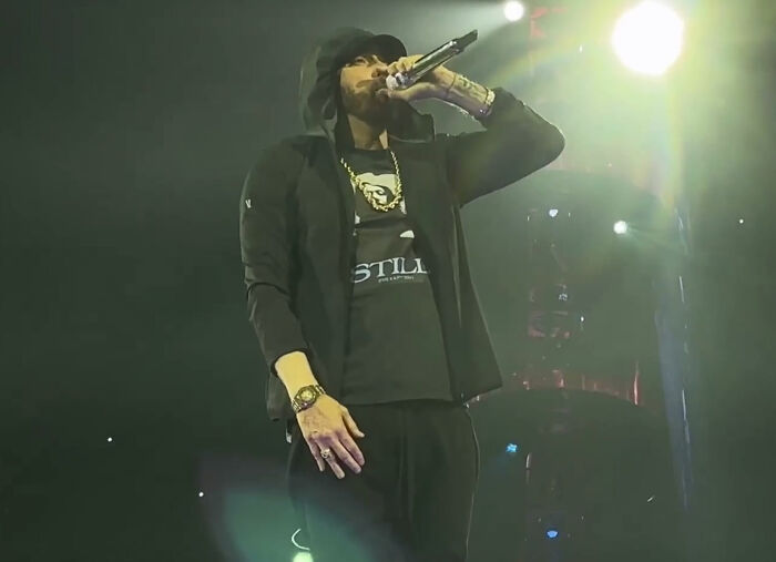 Unexpected Duo Leaves Fans Stunned As Eminem Steps On Stage At Ed Sheeran Concert Unexpected Duo Leaves Fans Stunned As Eminem Steps On Stage At Ed Sheeran Concert