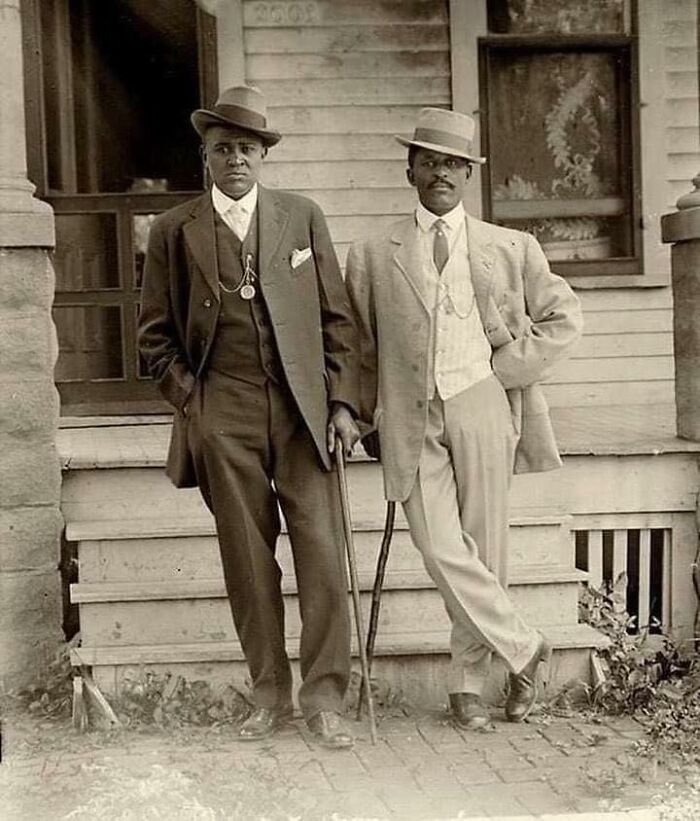 2 caballeros de principios de 1900