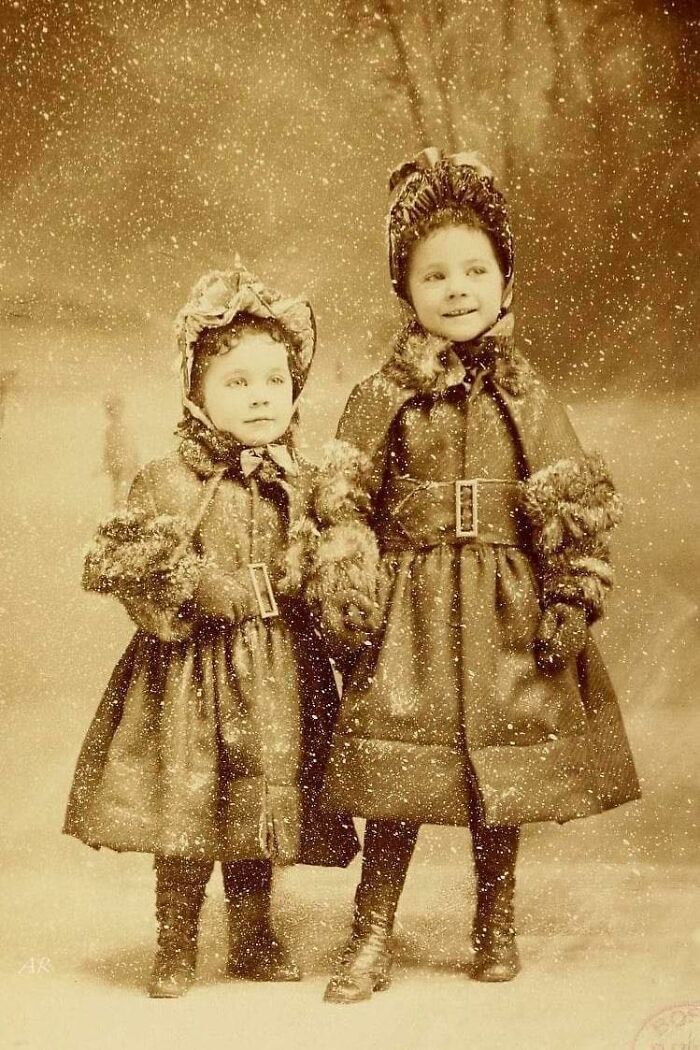2 niñas pequeñas en 1887